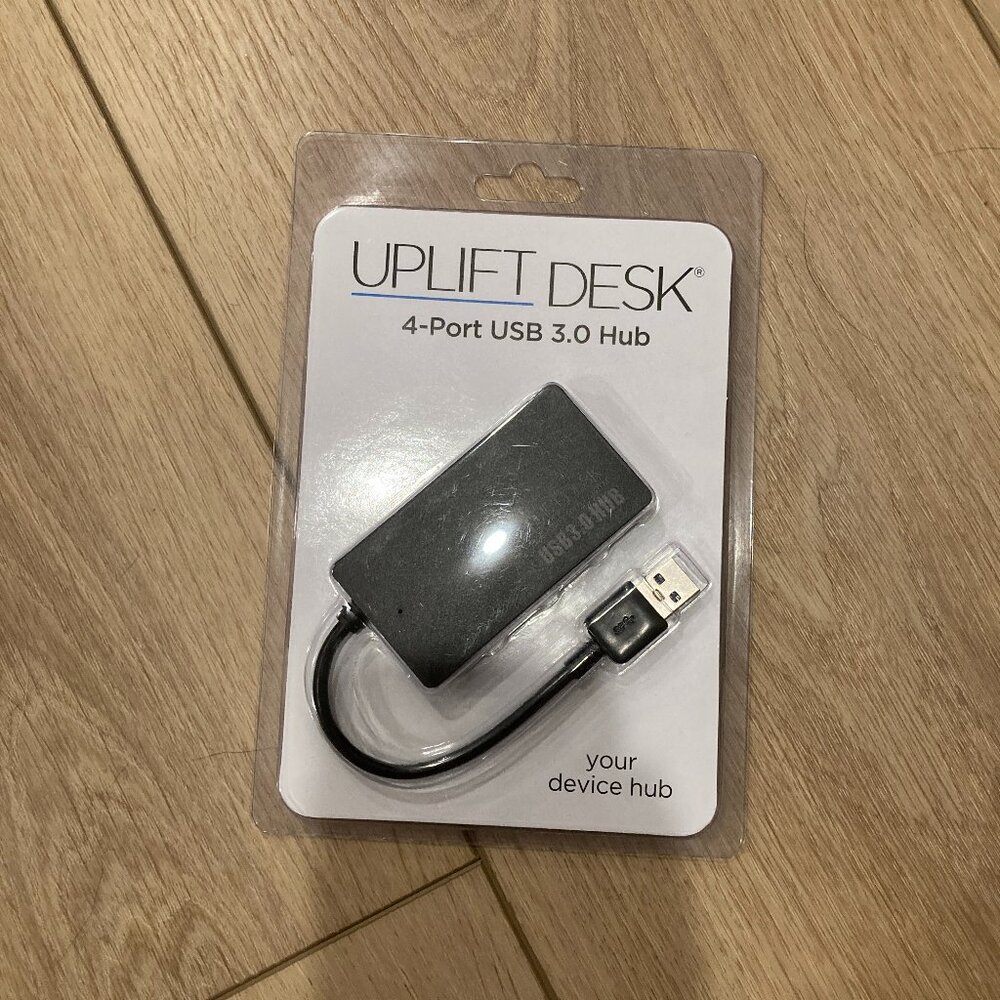 ❌SOLD❌ NEW IN PACKAGING! UPLIFT DESK 4-Port Portable USB 3.0 Hub in Black 5 Gbps